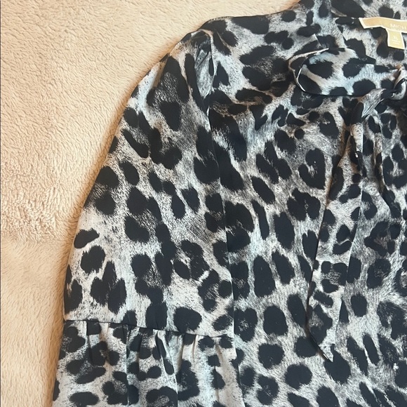 Michael Kors Black and White Animal Print Blouse with Bow and puff sleeves sz XL - Picture 5 of 10